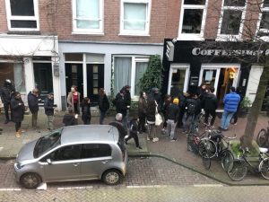 Cafenelele luate cu asalt in Amsterdam. Foto: Het Parool