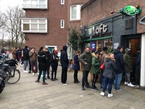 Cafenelele luate cu asalt in Amsterdam. Foto: Het Parool