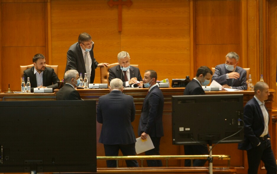 Camera Deputaţilor a adoptat propunerea legislativă privind o iniţiativă cetăţenească