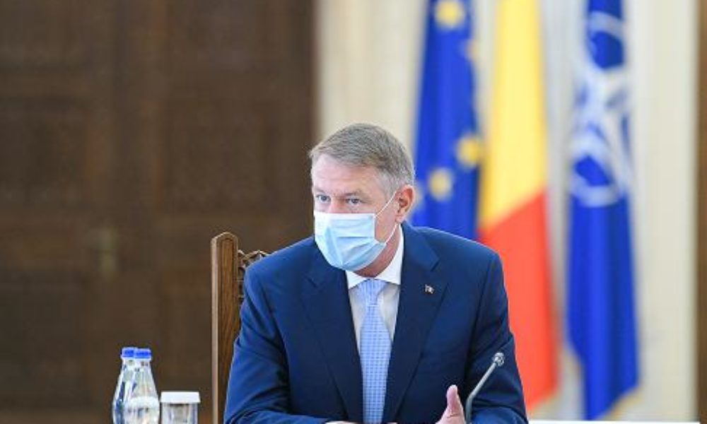 Președintele Iohannis s-a rugat pentru victimele incendiului de la Piatra Neamț. „Să se afle foarte rapid cum a fost posibil”