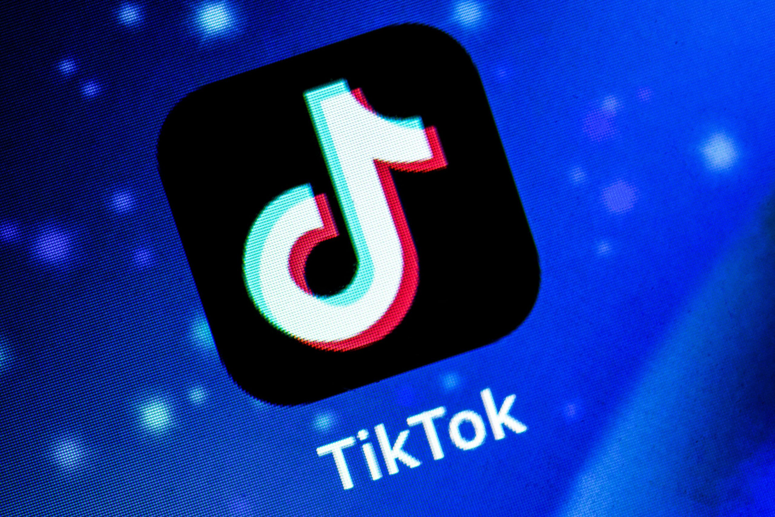 Atenție părinți! TikTok face primele victime. Fetiță ucisă de „Jocul cu eșarfa”