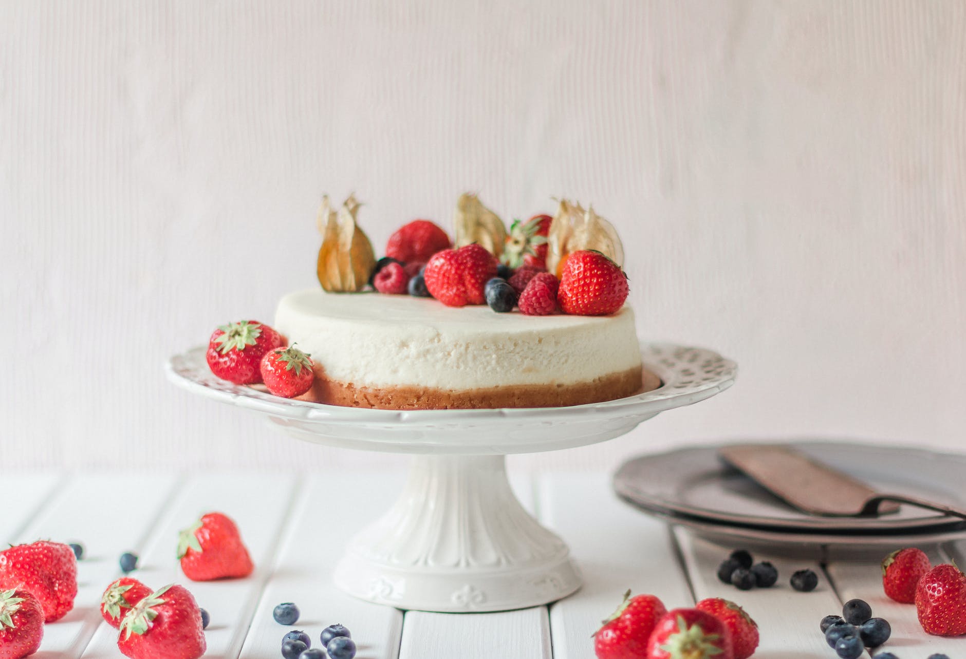 Rețetă cheesecake cu căpșuni. Desert aromat, cremos, ideal pentru zilele de vară