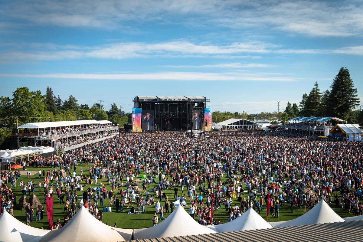 BottleRock Festival: 120.000 de spectatori pentru Guns N’ Roses, Foo Fighters și Miley Cyrus. Doar 11 persoane au fost testate pozitiv