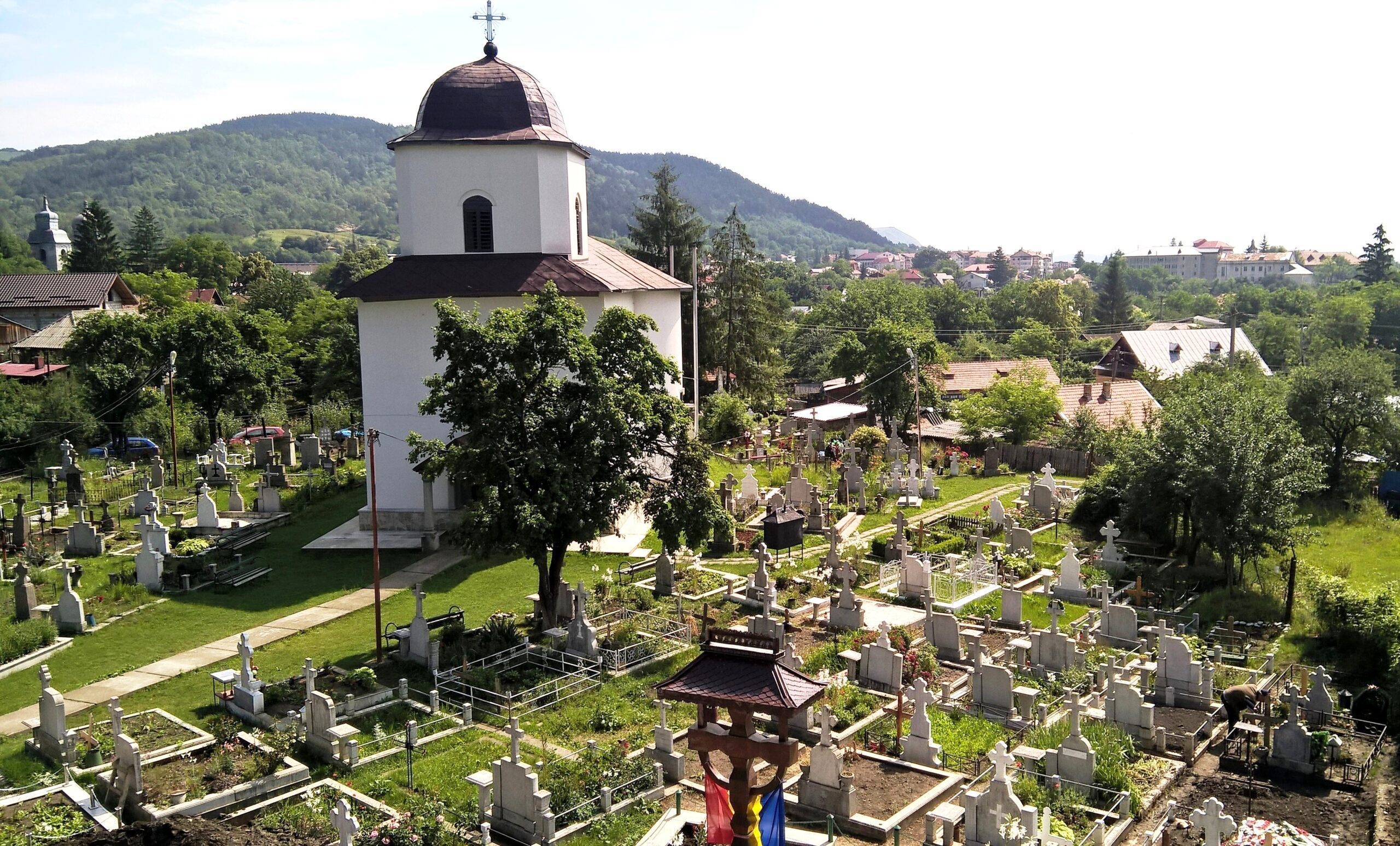 TG. OCNA - BISERICA ȘI CIMITIRUL