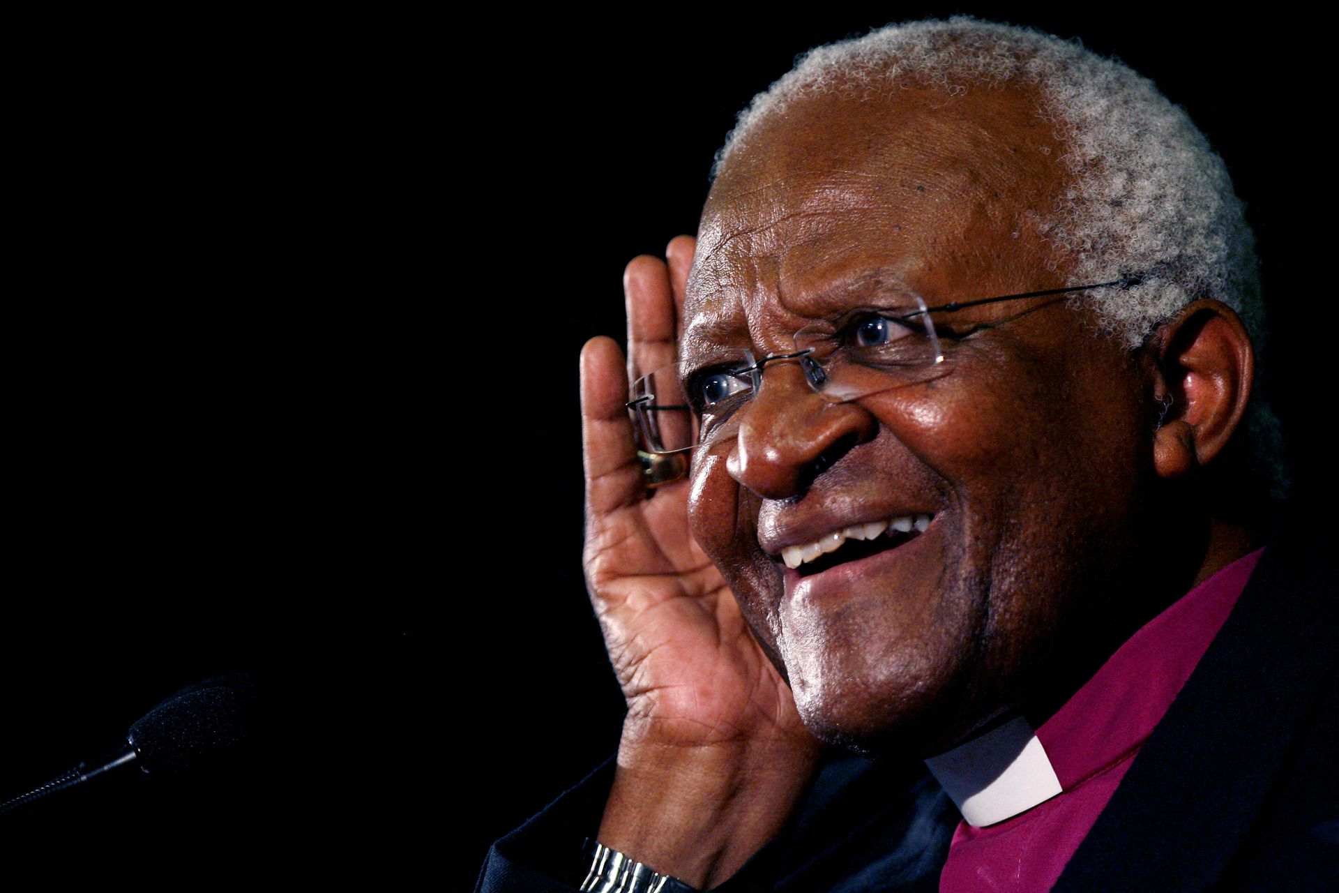 Arhiepiscopul sud-african emerit Desmond Tutu, „busola morală a Africii de Sud” a murit la vârsta de 90 de ani