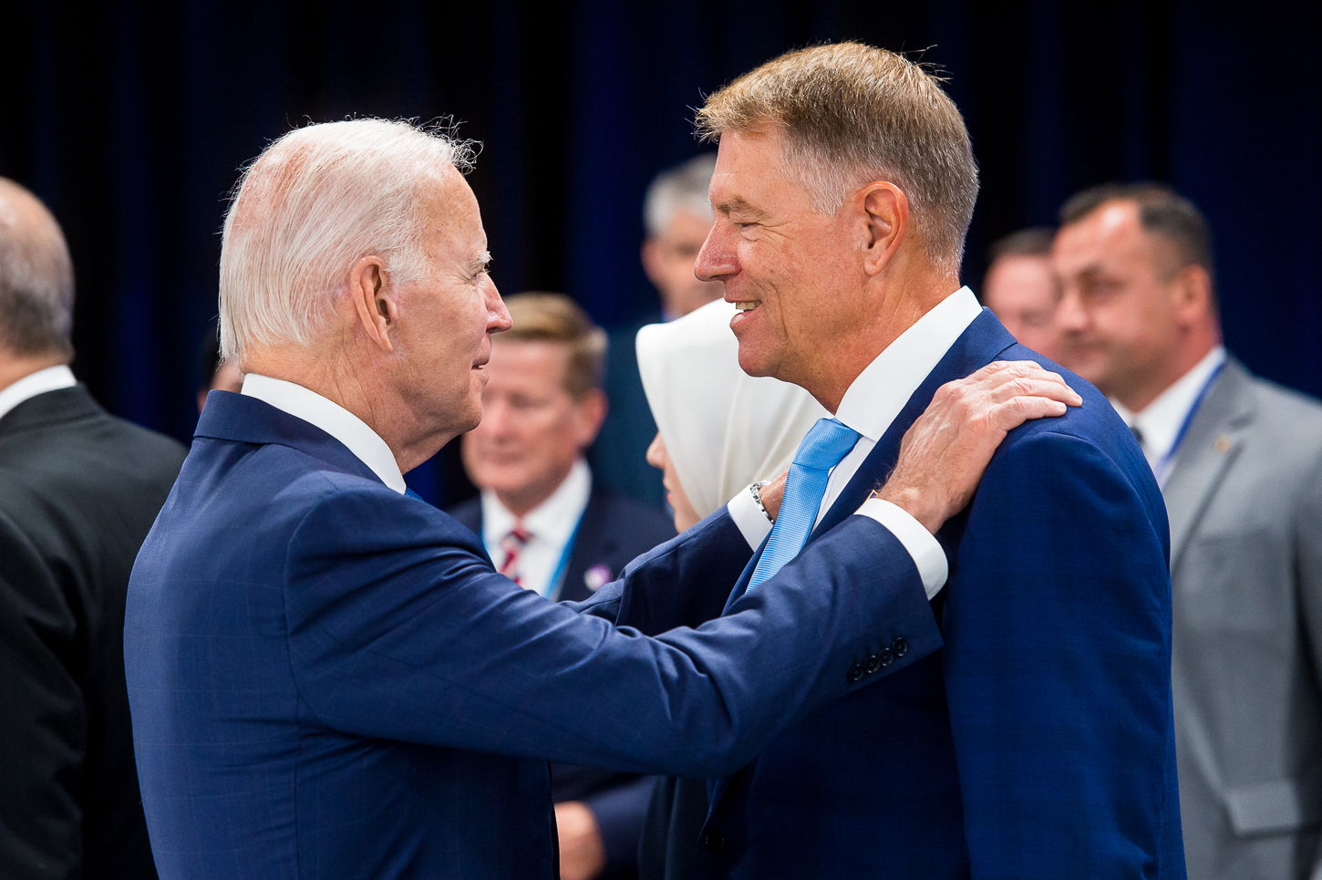 Klaus Iohannis: Am discutat cu Joe Biden despre creșterea prezenței militare americane în România