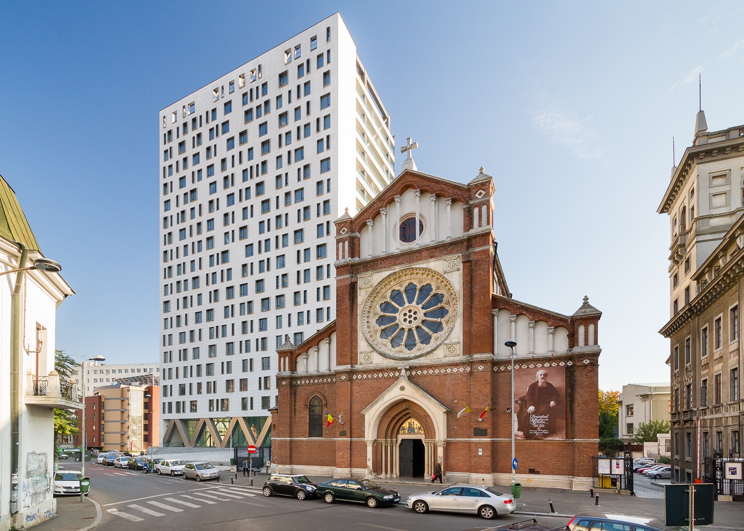 Reacția Arhiepiscopiei Romano-Catolice de București la decizia de demolare a Cathedral Plaza. Primăria va suporta costul