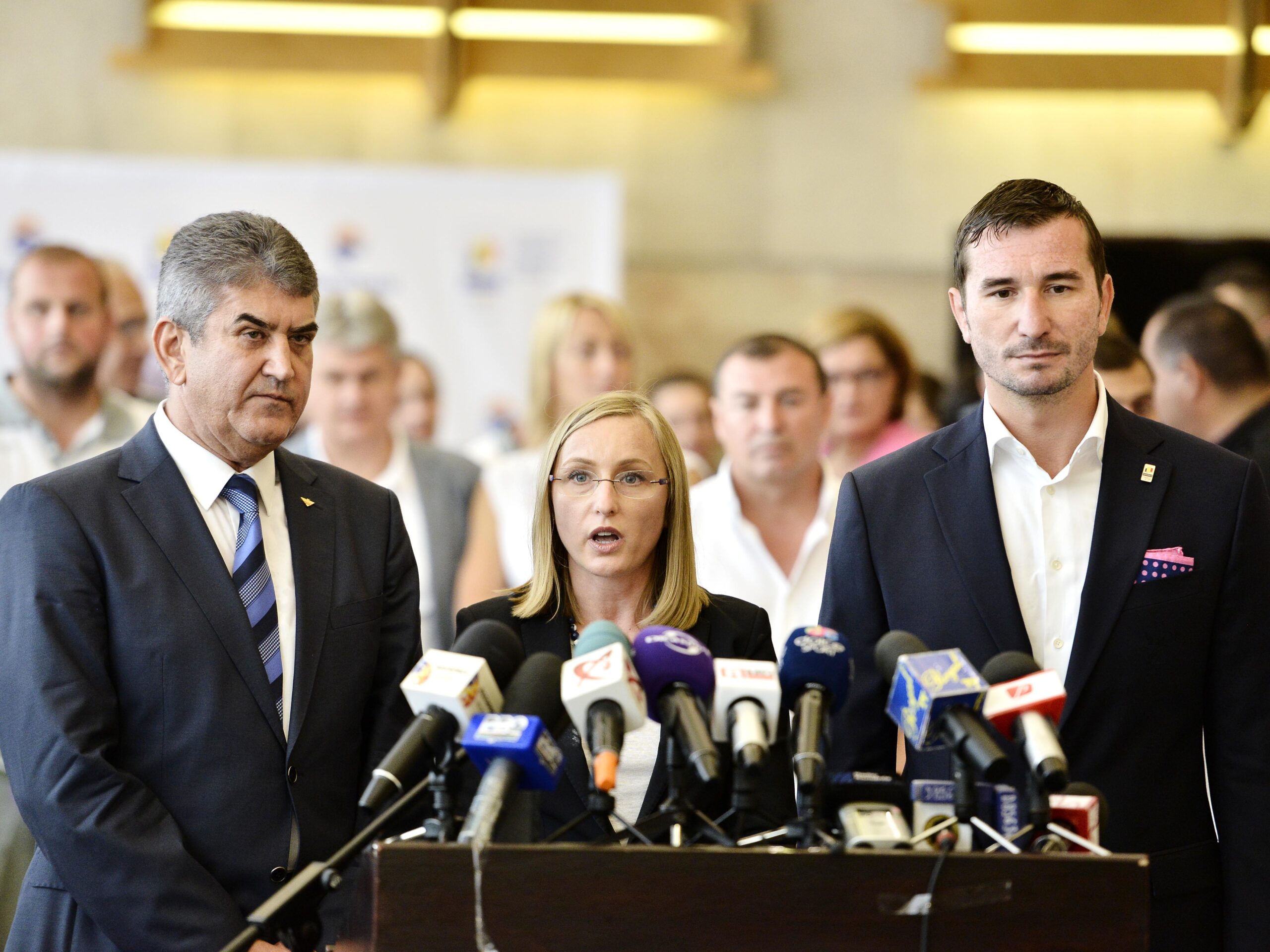 Gabriel Oprea a dat politica pe sport. Ocupă o funcţie în fruntea Federaţiei Române de Rugby