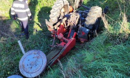 Un tânăr de 27 de ani a murit strivit sub un tractor, azi dimineață