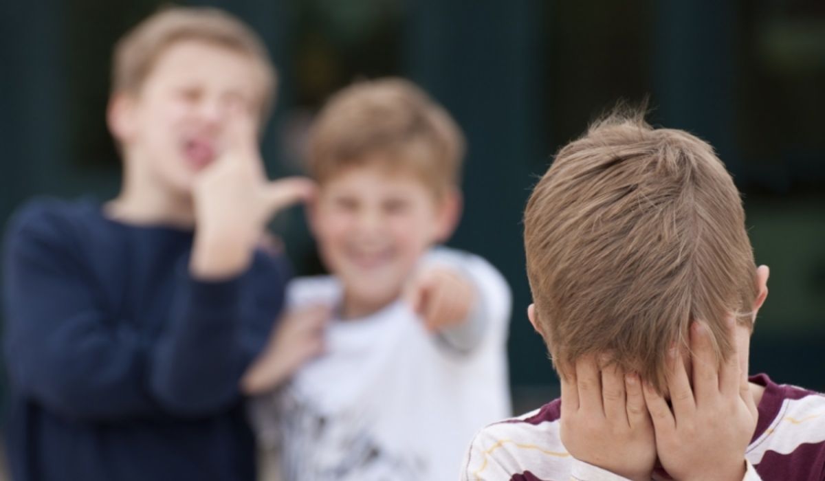 Povestea de viață a unui copil de care au râs colegii, iar acum este unul din miliardarii lumii