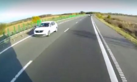 Imagini halucinante arată cum un șofer inconștient merge pe contrasens pe A2. A lovit o mașină, dar și-a văzut de drum. VIDEO