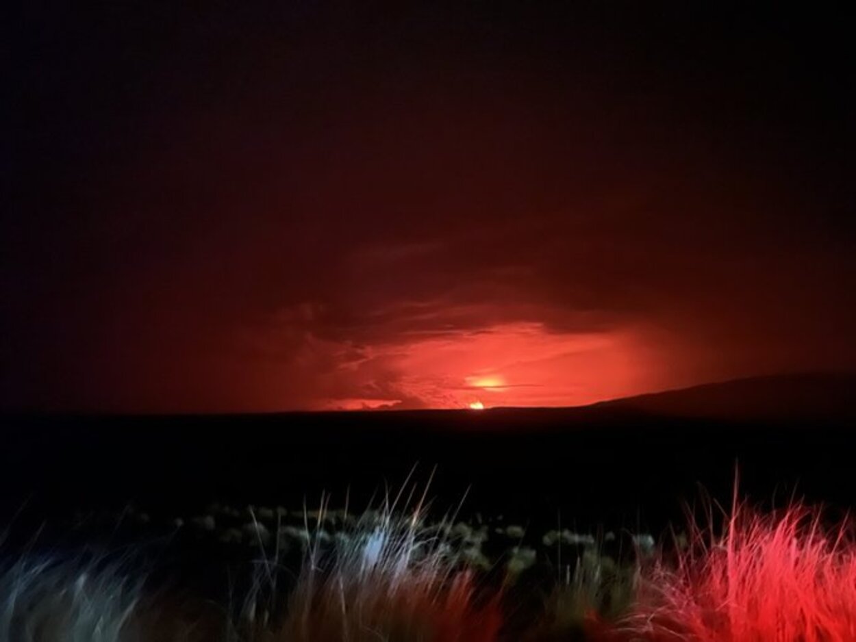 Cel mai mare vulcan activ de pe planetă a început să erupă în Hawaii, după aproape patru decenii