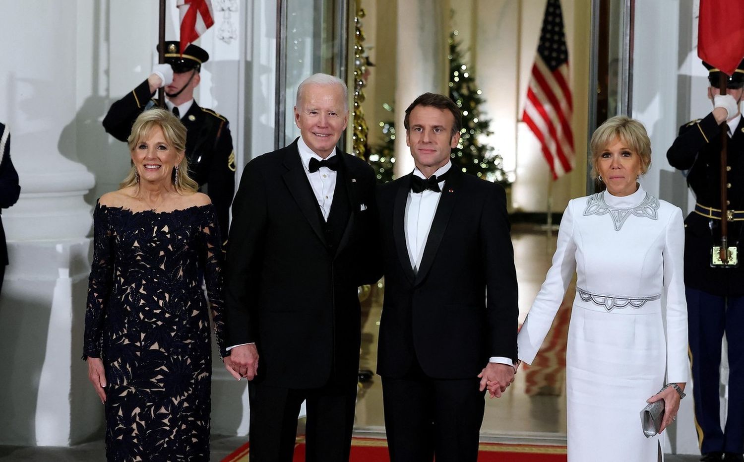 Biden și Macron, dejun discret, doar cu soțiile, departe de ochii presei. Și totuși, poza a apărut