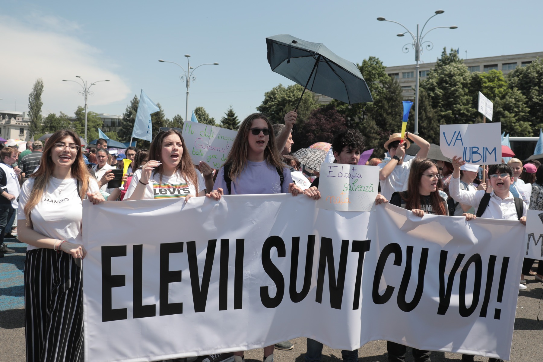 „Elevii sunt cu voi”. Tinerii se solidarizează cu profesorii aflați în grevă generală