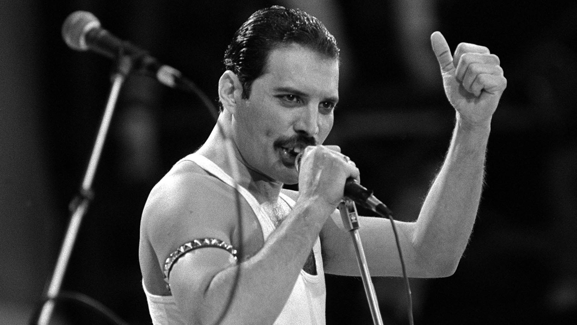 Freddie Mercury, fashion icon al lumii muzicale. Hainele sale, atracția principală a licitațiilor